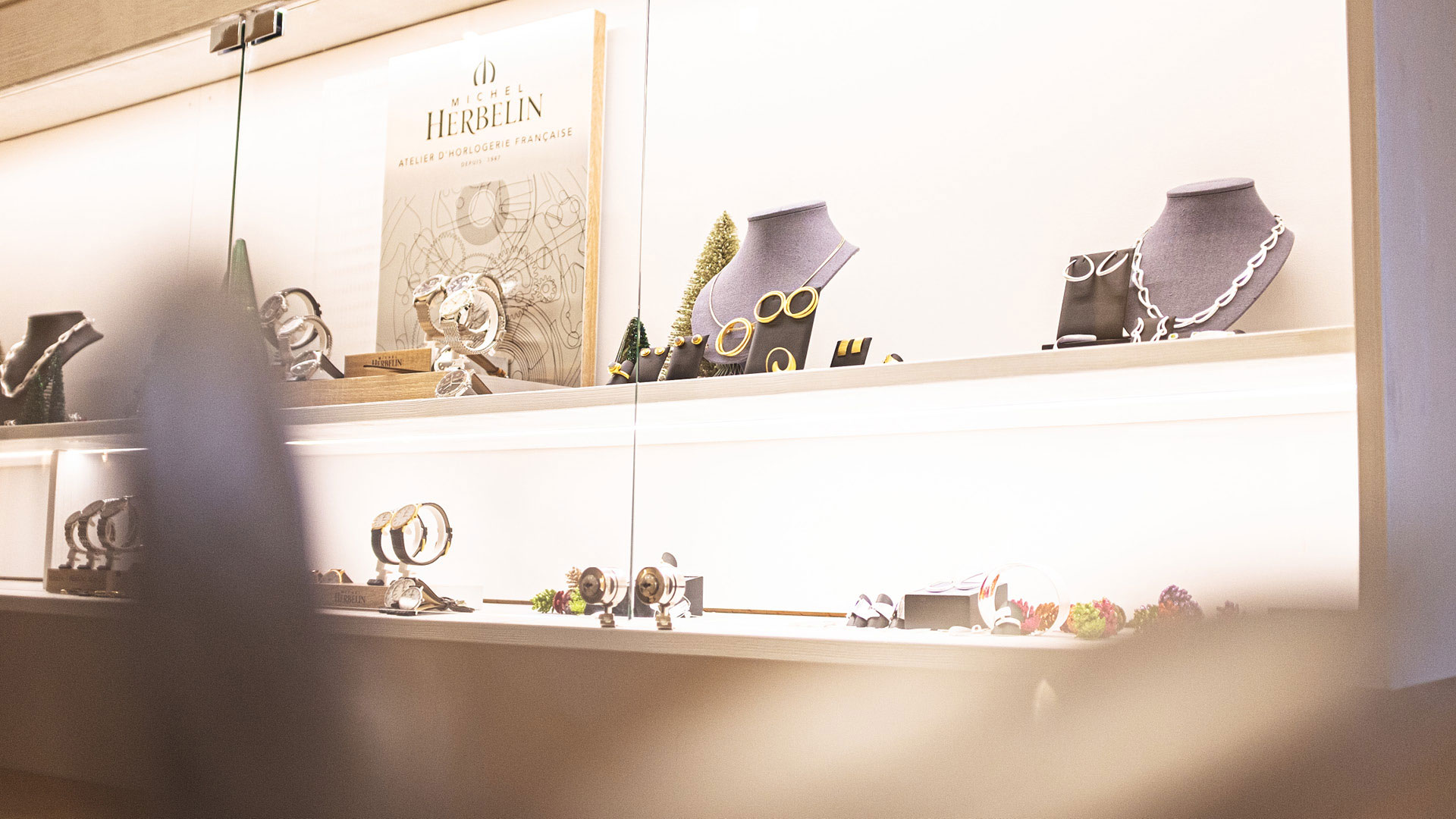 Juwelier Heinecke Vitrine Close-up